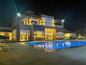 Taj Villa deadsea - Entire Villa with sea view - Ath Thughrah