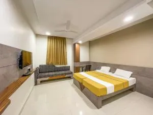 Stay Guru Hari Om Residency - Dholovira