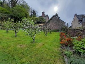 Maisons de vacances Chez Pauline, Gavray. House with secure parking, Wi-Fi & garage. : photos des chambres