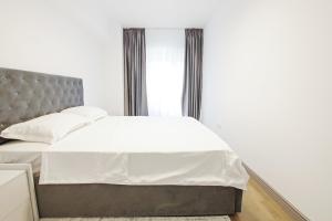 Himson-Brown Apartment