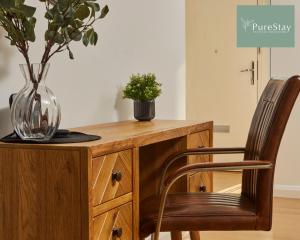 Fabulous Manchester House - 5 Beds Sleeps 8 - Free Parking - by PureStay