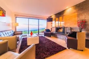 Light Filled Awe-Inspiring Views from Every Window - Lyndhurst