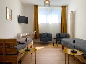 Alles komplett - 2 Schlafzimmer, große Küche, Bad - Heumar