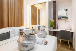 Sleep, Shower and coffee near Madrids Gran Via