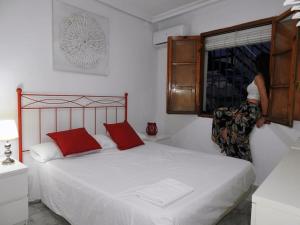 Luminoso ático en Sevilla Centro con Vistas a la Plaza Alameda de Hércules - Hasta 4 Personas"