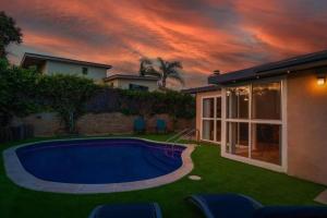 Relax and Play Pool, Hot Tub and Sleeps 16