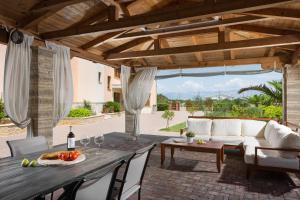 Malibu Grand Royale - Luxury Group Villa with Pool