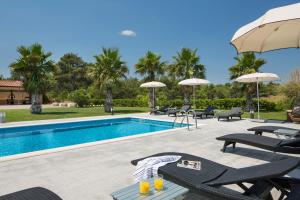Malibu Grand Royale - Luxury Group Villa with Pool