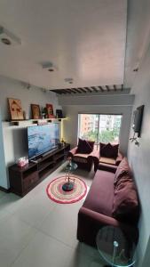 Near Manila Airport, MAILZ HOMEZ COZY 2 Bedroom Condo, Full Kitchen, Swimming Pool, WIFI, 4R