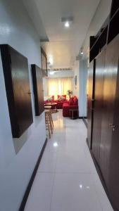 Near Manila Airport, MAILZ HOMEZ COZY 2 Bedroom Condo, Full Kitchen, Swimming Pool, WIFI, 4R