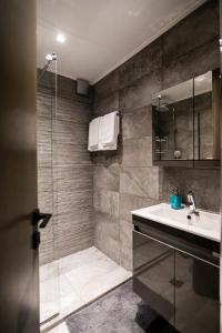 AEGLI Central Luxury Apartment