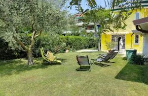 Villa con giardino privato, tre camere, due bagni - مانربا ديل جاردا