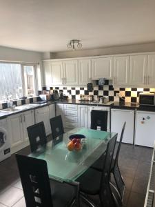 Mill Park Stay Room ONLY with use of kitchen & bathroom