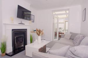 Vibrant 4 Bedroom House With Game Area & Garden - Ubytování bez kategorie ve městě Southampton