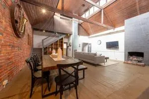 Historical Building dating back to 1900 - Бодертаун