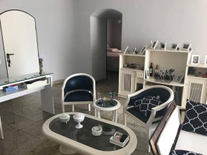 Amplo apartamento, moderno, ventilado, impecável.