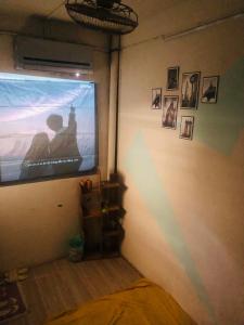 Old Quarter- Projector - CHEAP