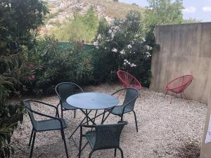 Appartements pres Avignon clim parking jardin : photos des chambres