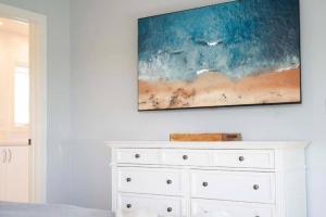 Contemporary Luxury Apartment Steps from Beach