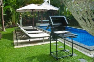 BIG TROPICAL VILLA,POOL, BILLARD, TOP LOCATION