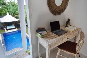 BIG TROPICAL VILLA,POOL, BILLARD, TOP LOCATION