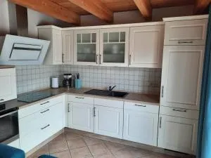 Tolles Ferienhaus in Pilsum - Ferienhaus Trientje - mit Garten und überdachter Terrasse - Manslagt