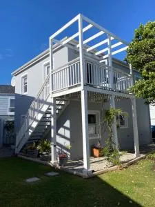 Sunny Thesen Islands Cottage - 克尼斯纳