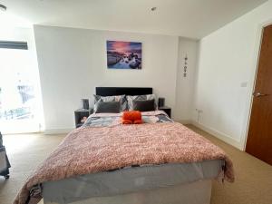 Water Front APT Walk to the Beach & City Centre