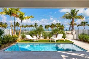 Brand New Luxury Oceanfront Home w Pool, 38' Slip - Palm Island
