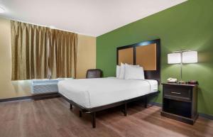Queen studio with 1 Queen Bed - Disability Access/Non-Smoking room in Extended Stay America Suites - New Orleans - Airport
