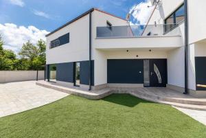 VILLA VERONIQ z bazenom & jacuzzi 