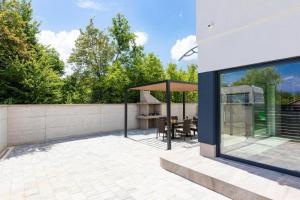 VILLA VERONIQ z bazenom & jacuzzi 