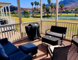 Rockin-River House, waterfront!