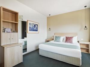 Saint Kilda Beach Hotel