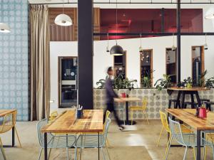 Saint Kilda Beach Hotel