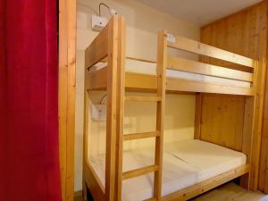 Studio Cabine Confortable au Centre de Val-dIsère avec Balcon, à 3 Min des Pistes - FR-1-518-110