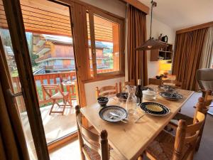 Appartement ensoleillé avec balcon et accès pistes à Méribel - FR-1-688-59