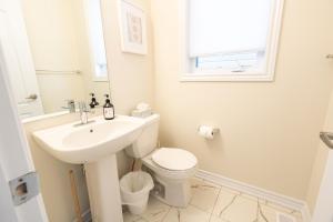 BRAND NEW home minutes from Niagara Falls.