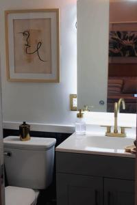 Seashore Waikiki studio 1 block from a beach No Resort Fees