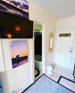Seashore Waikiki studio 1 block from a beach No Resort Fees