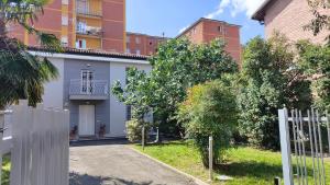 Grigio Perla Panigale, villetta di pregio con giardino e parcheggio privato gratuito fino a tre posti auto