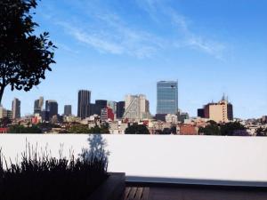 Secure, central and quiet apartment work or travel