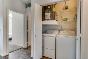 Spacious CozySuites on I-35 w pool and parking #02