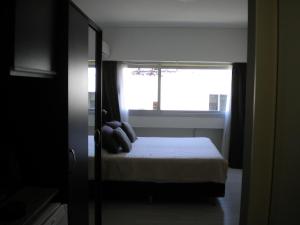 Departamento frente al Hospital Italiano