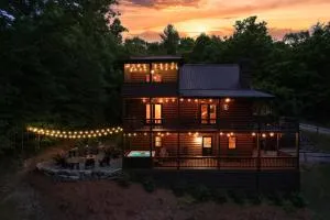 Mountain View Cabin - Hot Tub-Fire Pit-Pool Table - Coles Crossing