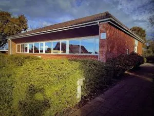 Comfortable 3- bedroom villa with free parking - Hjarbæk