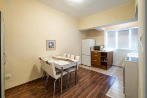 Primorski 2bdrm Central Apartment