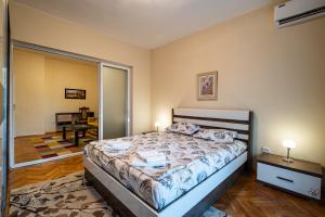 Primorski 2bdrm Central Apartment