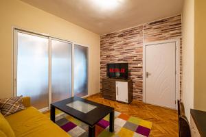 Primorski 2bdrm Central Apartment