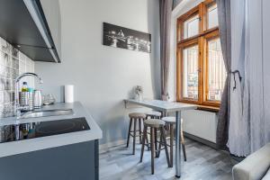 Functional and Comfortable Very Berry Studios in Poznań by Noclegi Renters